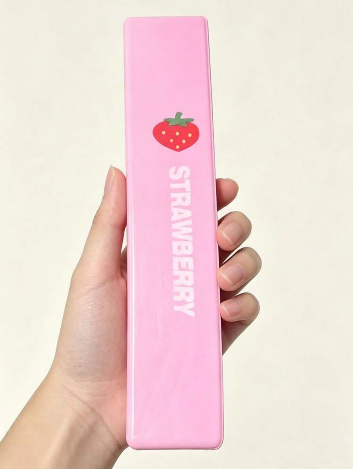 علبة Strawberry مرنة – تُضغط وترجع لشكلها