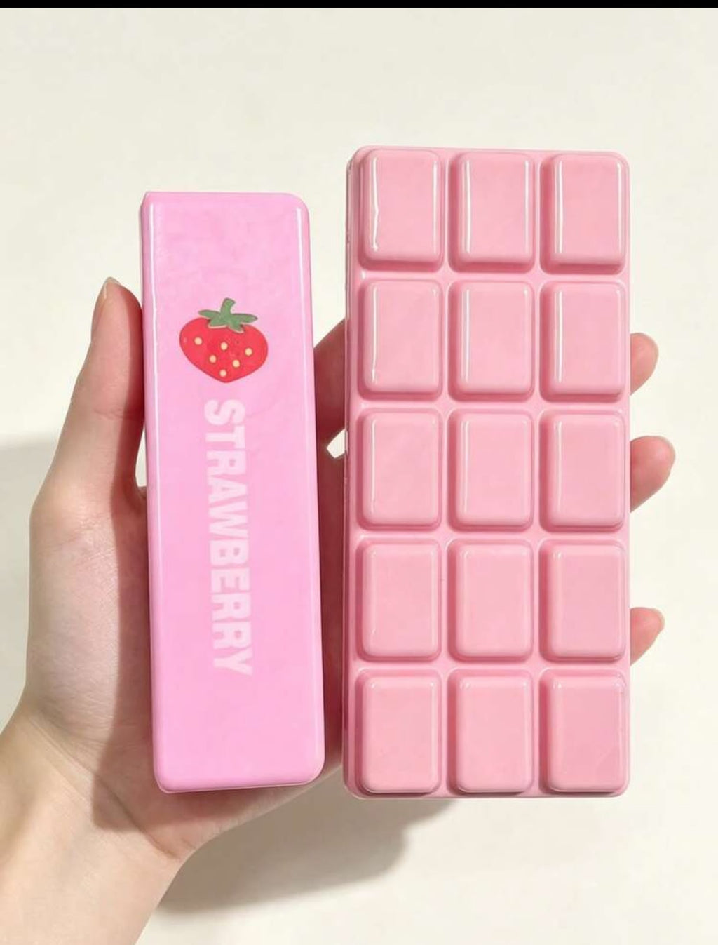 علبة Strawberry مرنة – تُضغط وترجع لشكلها